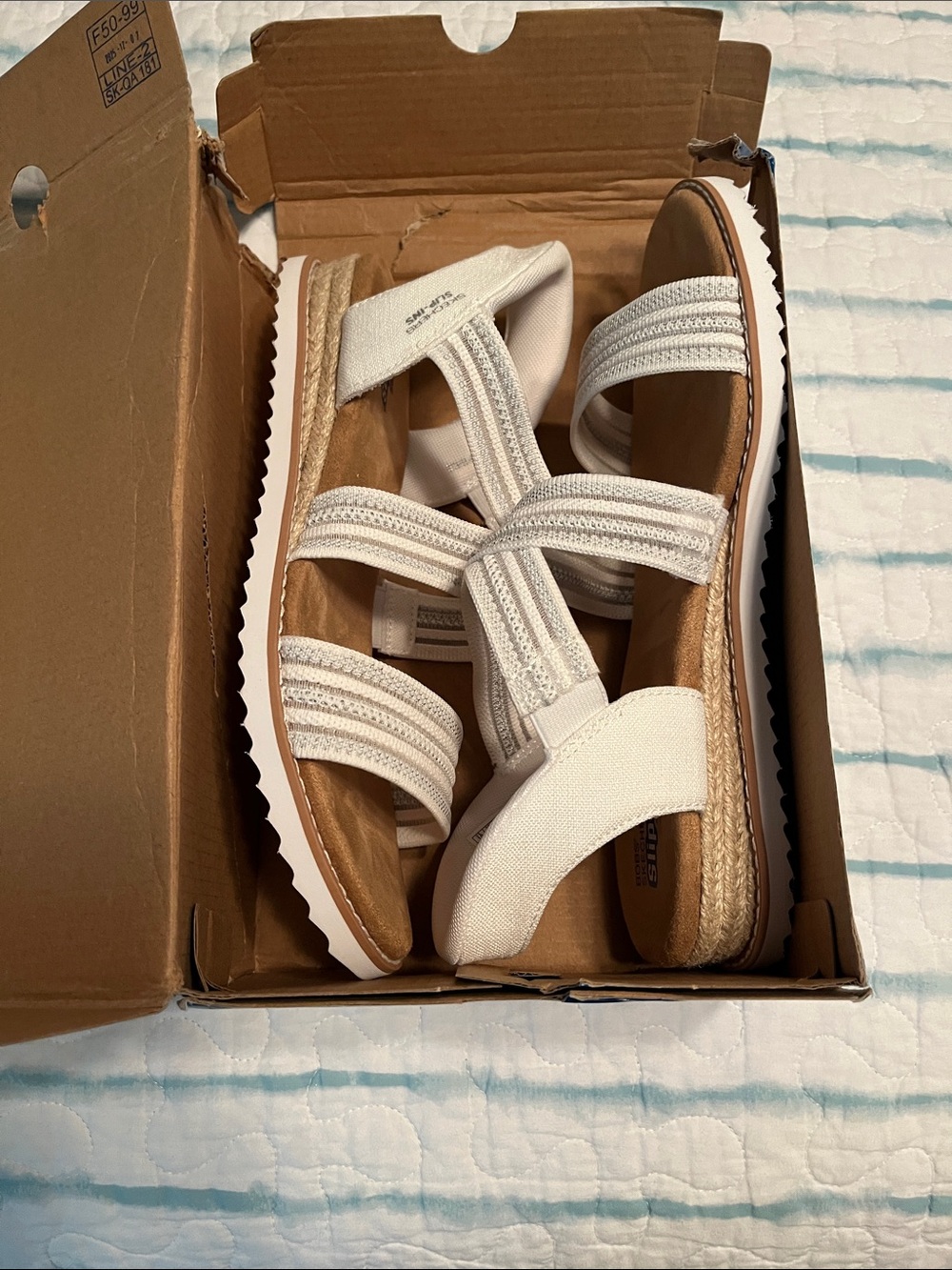 Skechers Bobs Hands-free Slip-Ins Desert Kiss/ White Elastic Women’s Sandals - Picture 10 of 13